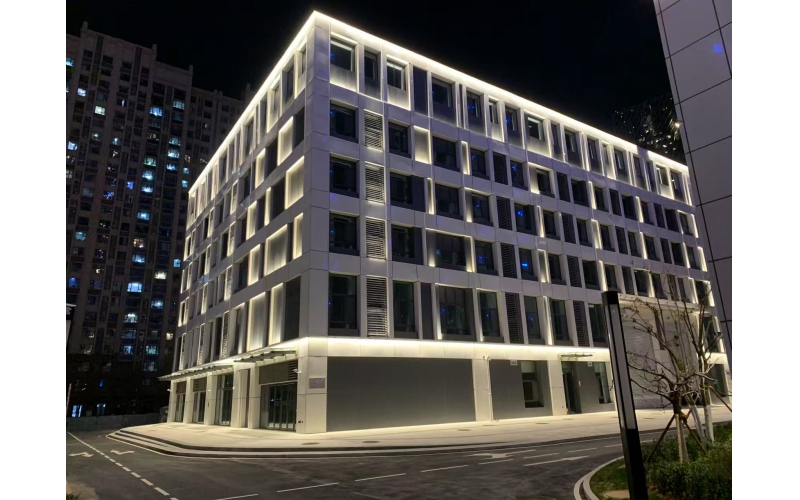 山東鐵信建設集團之臘山河西路4#地塊樓體夜景亮化工程